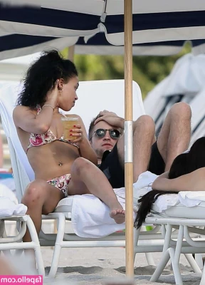 FKA Twigs [ fka-twigs ] - I need more tattoos