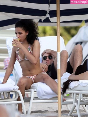 FKA Twigs [ fka-twigs ] - Selfies while fuckin  are the best selfies