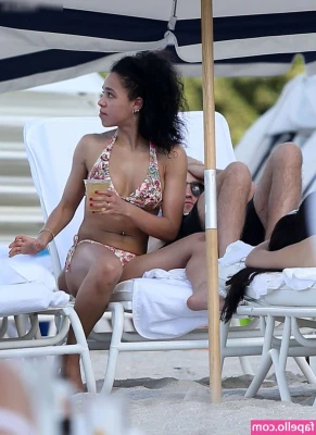 FKA Twigs [ fka-twigs ] - Descobri que meu vizinho é um grande fã dos meus vídeos   PT3