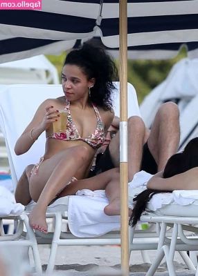 FKA Twigs [ fka-twigs ] - Would you suck these and for how long