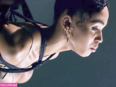 FKA Twigs [ fka-twigs ] - Quisiera que estuvieses detrás de mi  sin ropa
