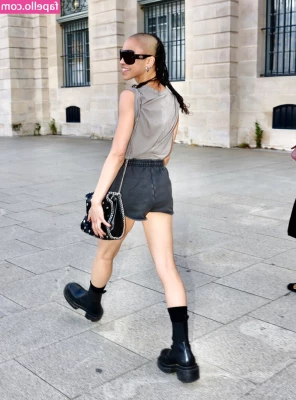 FKA Twigs [ fka-twigs ] - Small penis humilation