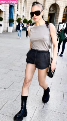 FKA Twigs [ fka-twigs ] - Massive bulge 🔥