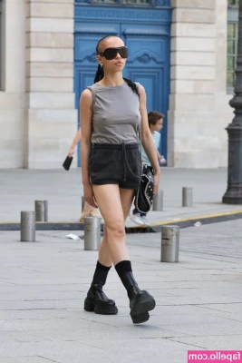 FKA Twigs [ fka-twigs ] - How s The View Of My Pretty Pussy   amp  Tight Ass  Is it Close