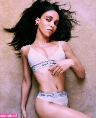 FKA Twigs [ fka-twigs ] - Who s gonna come over and gape it for me