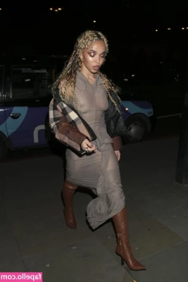 FKA Twigs [ fka-twigs ] - I soaked through 2 towels with how slippery it got
