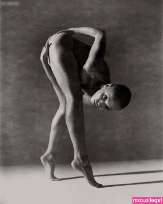 FKA Twigs [ fka-twigs ] - feet content maybe???