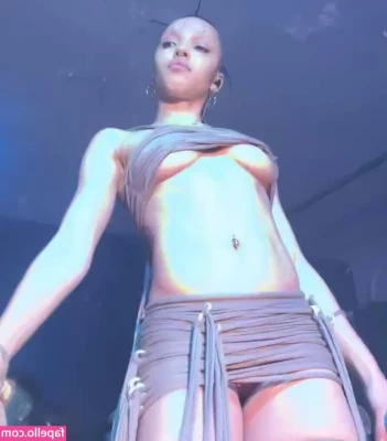 FKA Twigs [ fka-twigs ] - What about me made you want to subscribe to my only fans