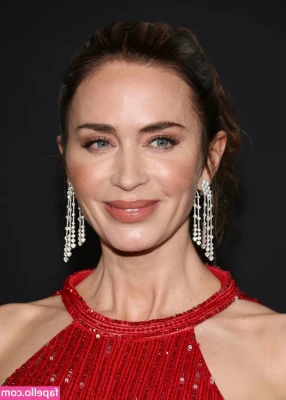 Emily Blunt [ emily-blunt ] - posting a new vid later! Happy Sunday guys 🥰