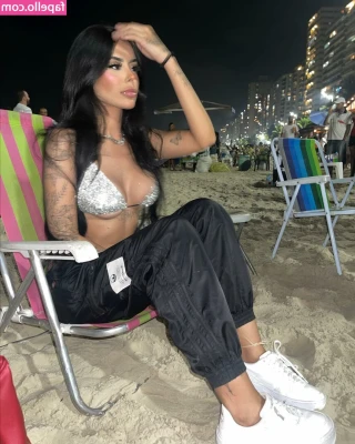Mah Tavares [ mah-tavares ] - What would you like me to wear in a CUSTOM video for YOU? 🤤✨