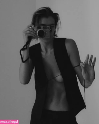 Joanna Halpin [ joanna-halpin ] - Tell me how how I am with your wallet 💸
