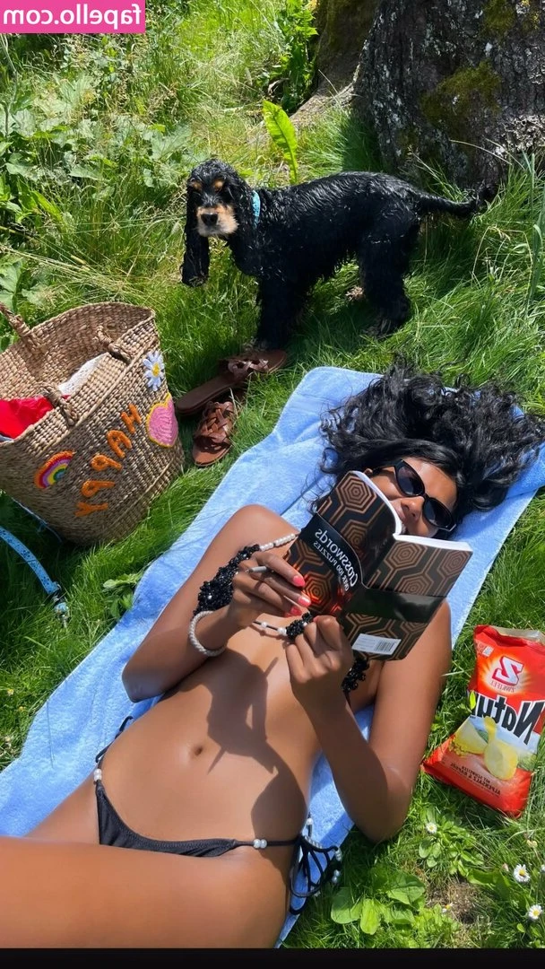 Simone Ashley [ simone-ashley ] - 𝗧𝗛𝗜𝗦 𝗗𝗘𝗔𝗟 𝗜𝗦 𝗦𝗧𝗜𝗟𝗟