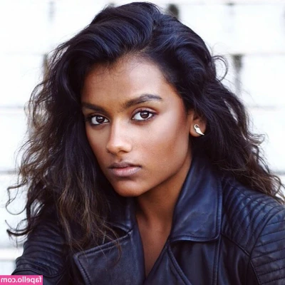 Simone Ashley [ simone-ashley ] - Watch me use this?