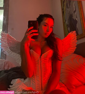 Victoria Lynn Myers [ victoria-lynn-myers ] - Why aren’t you part of my VIP yet babe? 🥺