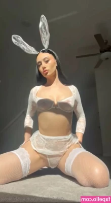 Auhneesh Nicole [ auhneesh-nicole ] - Hello  te gusta la playa