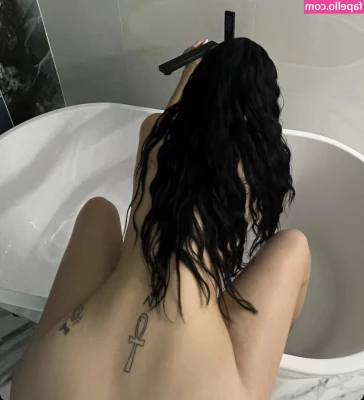 Auhneesh Nicole [ auhneesh-nicole ] - how do you like the view back there