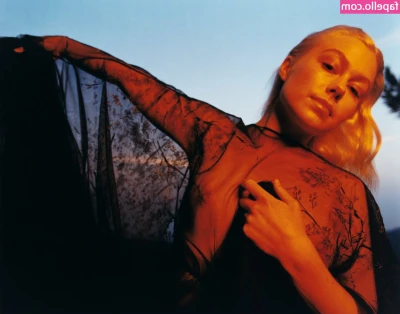 Phoebe Bridgers [ phoebe-bridgers-1 ] - Ready for a spanking? 😈