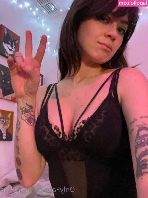 fapcake - feelin’ fresh & smooth 🥰 c’mere & feel for yourself ✨