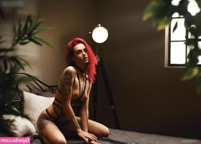 Queen Green [ queen-green ] - do you want to see two bodybuilders play and touch each other in bed