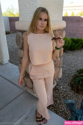 sierramistfree - I LOVE how you look at me 😏 check your messages for this set!