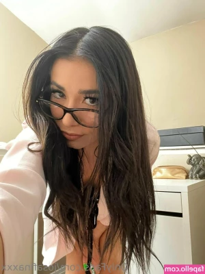 josafinaxxx - I'm not as skinny as I once was but I am as ME as I always been.
