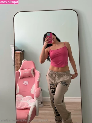 karinamasfina [ karinamasfina-2 ] - Fun little Strip post for you guys