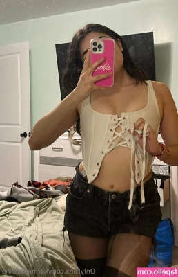 karinamasfina [ karinamasfina-2 ] - I got a sunburn today  Want to rub some aloe on me