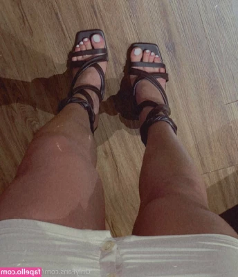 paintingwithtoes - Morning Messy Hair but a Straight Shot