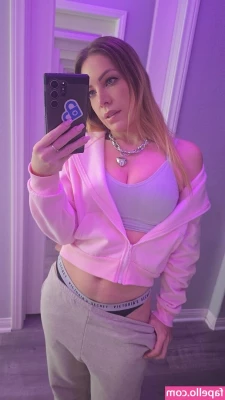 freevictoria - Gotta get on top of my workday after these quick snaps 2 3
