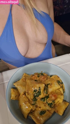freevictoria - Don t you just wanna feel me up  rub me down  lick every inch of my