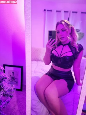 freevictoria - Does my ass look good in these