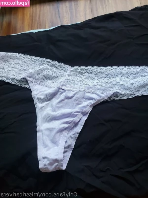 missricarivera - Which has it FRONT / BACK ?
