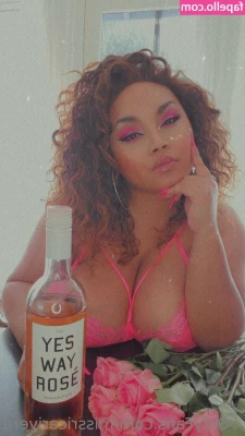 missricarivera - i m so horny   dm me for suggestions of what u wanna see me do