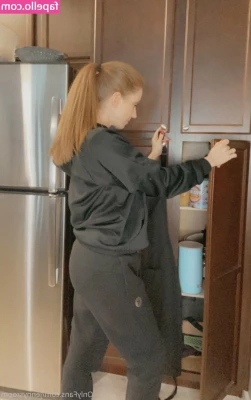 Jennysroom - Do you want to have a taste of this? Come to my DMs 🥰😘😏