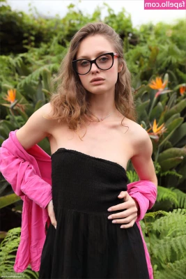 layanadevis - Missing the pink hair and tan