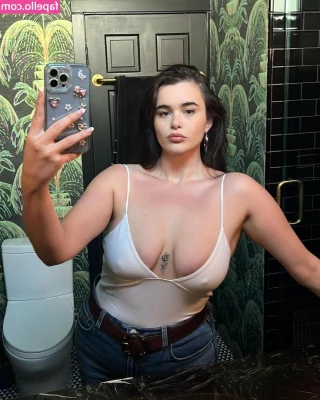 Barbie Ferreira [ barbie-ferreira ] - I adore it when the house is in order. And all things/slaves are in