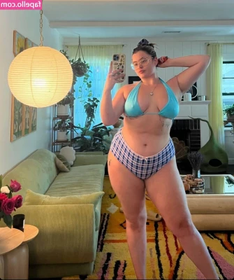 Barbie Ferreira [ barbie-ferreira ] - Throwback before the ink when I was a little college Thot