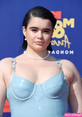 Barbie Ferreira [ barbie-ferreira ] - All in the knees