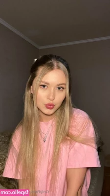 curlyalisa - Come see what s under my shirt  Do you like my new butt tattoo