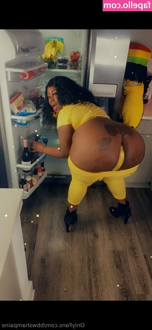 bbwshampaine - Formidable Cleavage!!