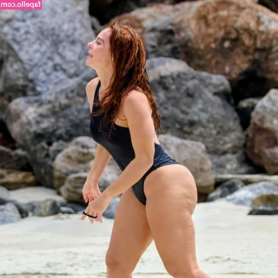 Paolla Oliveira [ paolla-oliveira ] - to the side or straight up?