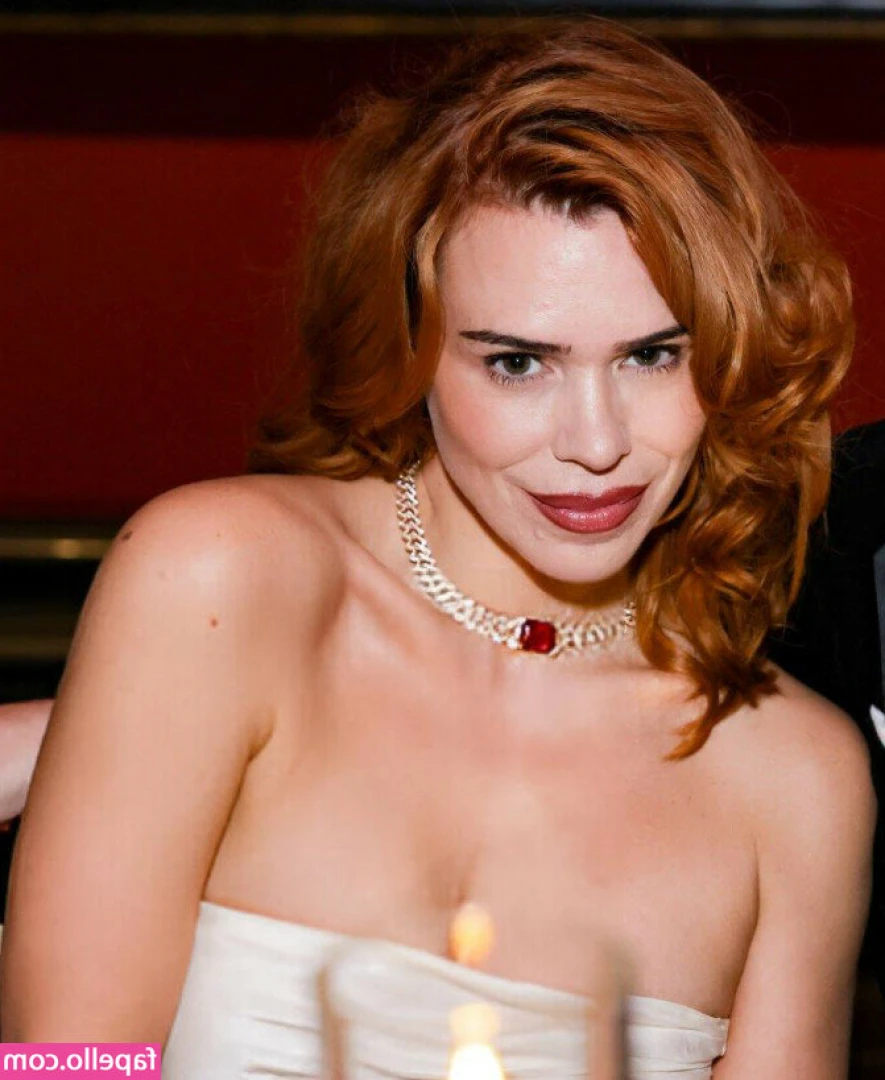 Billie Piper [ billie-piper ] - Good Morning, I took a selfie in my guest bedroom because my room is