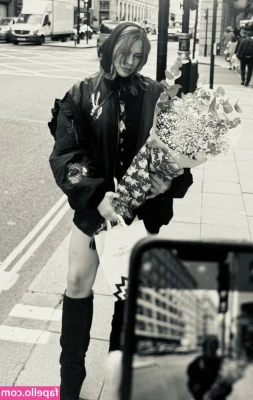 Billie Piper [ billie-piper ] - Five more pics of my favorite photo set! Five more to go and you'll
