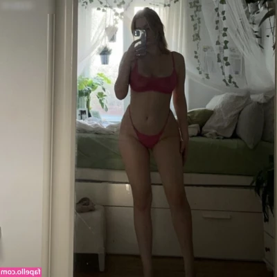 _shutupmelissa_ [ shutupmelissa-1 ] - my my, what big full lips I have... all the better to suck you with