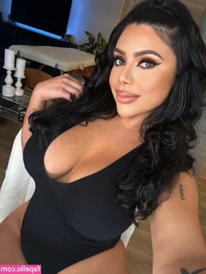 Alana Aubrey Amor [ alana-aubrey-amor ] - Those slow soft Sundays when you wake up and treat yourself to a long