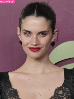Sara Sampaio [ sara-sampaio ] - 🤤💦💦💦 @otter_cub_fur
