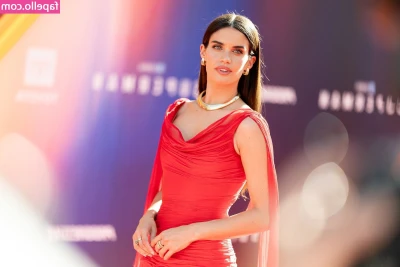 Sara Sampaio [ sara-sampaio ] - Exactly a handful 💕