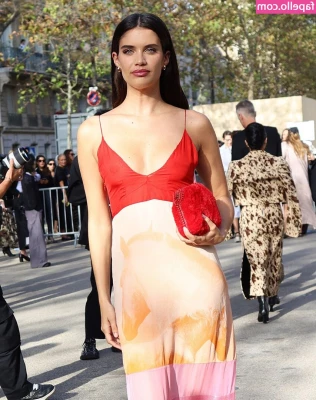 Sara Sampaio [ sara-sampaio ] - Little reindeer