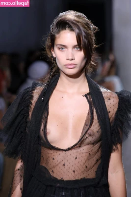 Sara Sampaio [ sara-sampaio ] - Do you guys like my small boobs? 😅