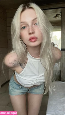 alisatvoya - I imagine you at my feet slowly removing my panties